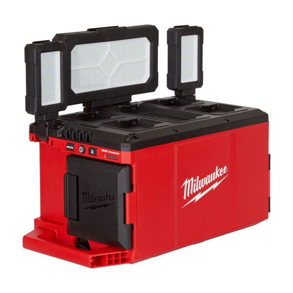 MILWUAKEE M18 PACKOUT LIGHT / CHARGER